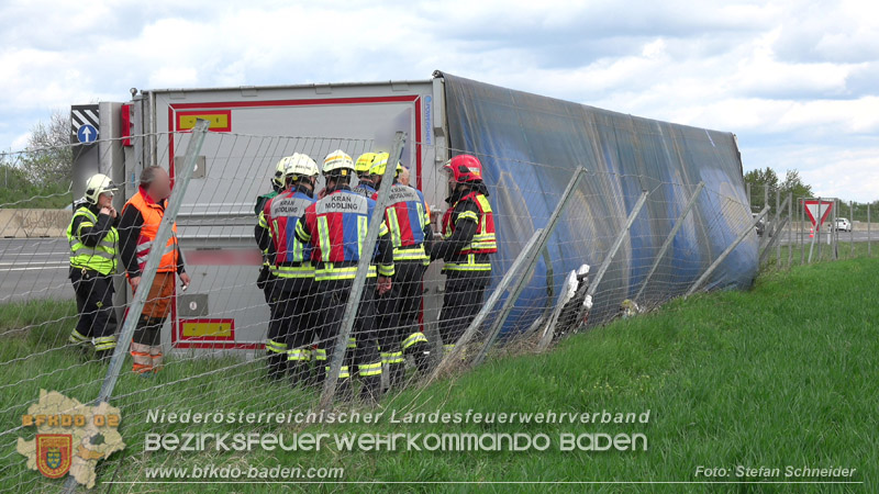 20260420_Schwerer Lkw-Unfall auf der A2 bei Traiskirchen Foto: Stefan Schneider BFKDO BADEN  20260420_Schwerer Lkw-Unfall auf der A2 bei Traiskirchen Foto: Stefan Schneider BFKDO BADEN