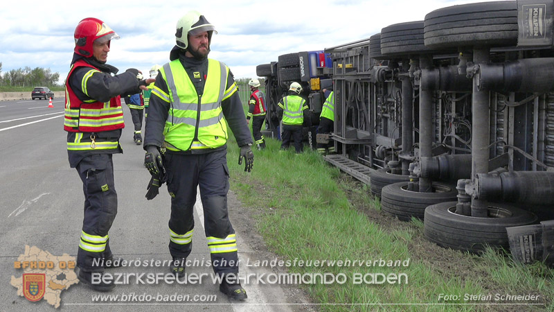 20260420_Schwerer Lkw-Unfall auf der A2 bei Traiskirchen Foto: Stefan Schneider BFKDO BADEN  20260420_Schwerer Lkw-Unfall auf der A2 bei Traiskirchen Foto: Stefan Schneider BFKDO BADEN