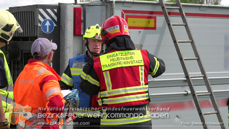 20260420_Schwerer Lkw-Unfall auf der A2 bei Traiskirchen Foto: Stefan Schneider BFKDO BADEN  20260420_Schwerer Lkw-Unfall auf der A2 bei Traiskirchen Foto: Stefan Schneider BFKDO BADEN