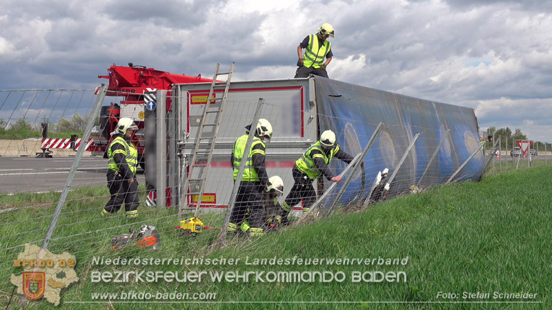 20260420_Schwerer Lkw-Unfall auf der A2 bei Traiskirchen Foto: Stefan Schneider BFKDO BADEN  20260420_Schwerer Lkw-Unfall auf der A2 bei Traiskirchen Foto: Stefan Schneider BFKDO BADEN