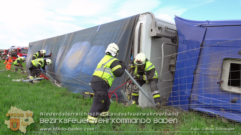 20260420_Schwerer Lkw-Unfall auf der A2 bei Traiskirchen Foto: Stefan Schneider BFKDO BADEN 20260420_Schwerer Lkw-Unfall auf der A2 bei Traiskirchen Foto: Stefan Schneider BFKDO BADEN