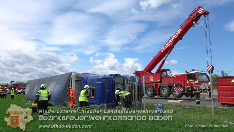 20260420_Schwerer Lkw-Unfall auf der A2 bei Traiskirchen Foto: Stefan Schneider BFKDO BADEN 20260420_Schwerer Lkw-Unfall auf der A2 bei Traiskirchen Foto: Stefan Schneider BFKDO BADEN