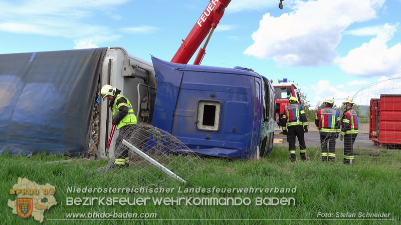20260420_Schwerer Lkw-Unfall auf der A2 bei Traiskirchen Foto: Stefan Schneider BFKDO BADEN 20260420_Schwerer Lkw-Unfall auf der A2 bei Traiskirchen Foto: Stefan Schneider BFKDO BADEN