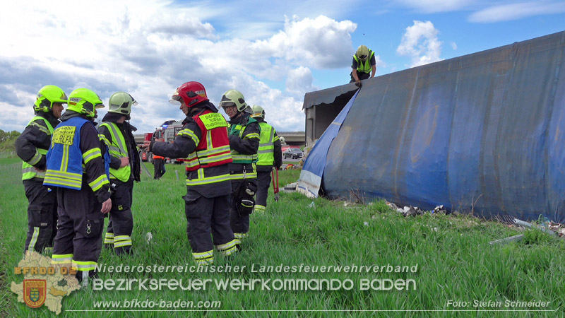 20260420_Schwerer Lkw-Unfall auf der A2 bei Traiskirchen Foto: Stefan Schneider BFKDO BADEN 20260420_Schwerer Lkw-Unfall auf der A2 bei Traiskirchen Foto: Stefan Schneider BFKDO BADEN