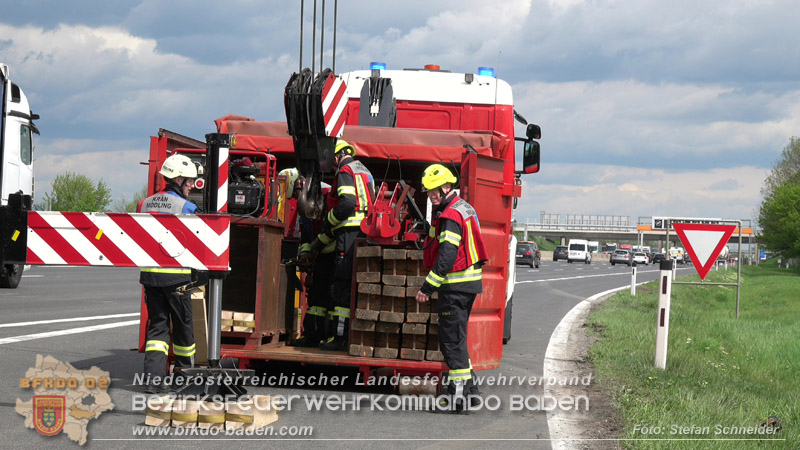 20260420_Schwerer Lkw-Unfall auf der A2 bei Traiskirchen Foto: Stefan Schneider BFKDO BADEN