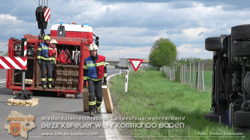 20260420_Schwerer Lkw-Unfall auf der A2 bei Traiskirchen Foto: Stefan Schneider BFKDO BADEN