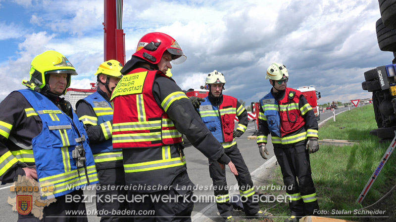 20260420_Schwerer Lkw-Unfall auf der A2 bei Traiskirchen Foto: Stefan Schneider BFKDO BADEN