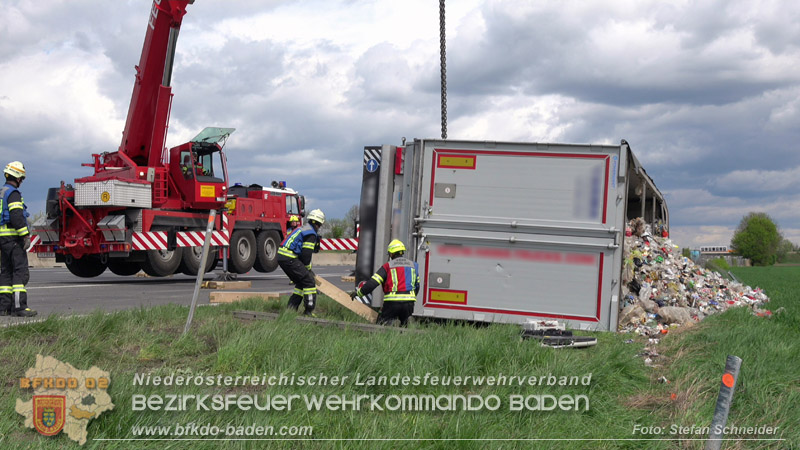 20260420_Schwerer Lkw-Unfall auf der A2 bei Traiskirchen Foto: Stefan Schneider BFKDO BADEN