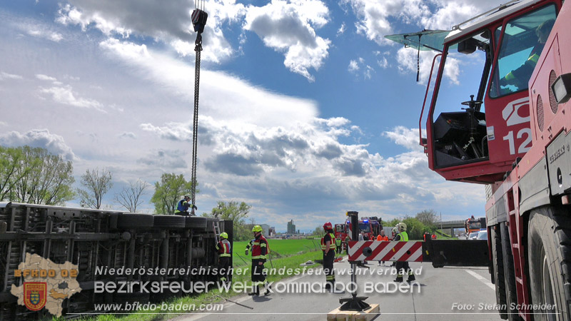 20260420_Schwerer Lkw-Unfall auf der A2 bei Traiskirchen Foto: Stefan Schneider BFKDO BADEN