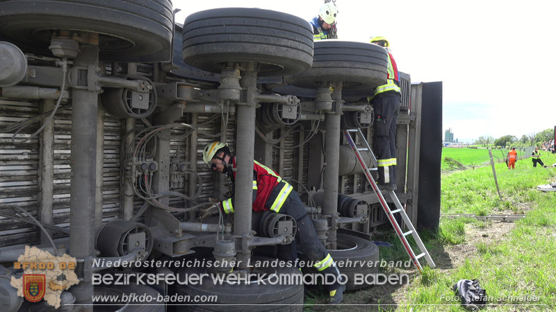 20260420_Schwerer Lkw-Unfall auf der A2 bei Traiskirchen Foto: Stefan Schneider BFKDO BADEN