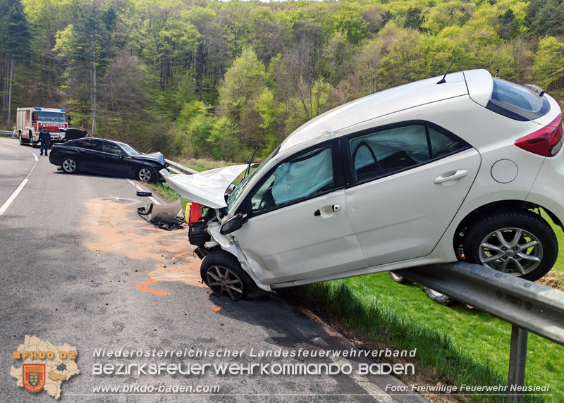 20260423_Frontalzusammensto� zweier PKW auf der L4020 zwischen Neusiedl und Hernstein   Foto: FF Neusiedl