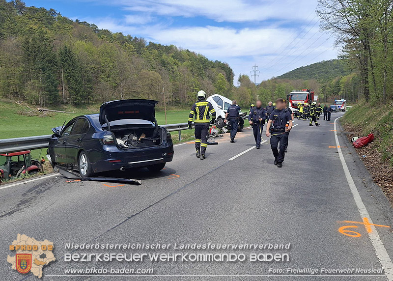 20260423_Frontalzusammensto� zweier PKW auf der L4020 zwischen Neusiedl und Hernstein   Foto: FF Neusiedl