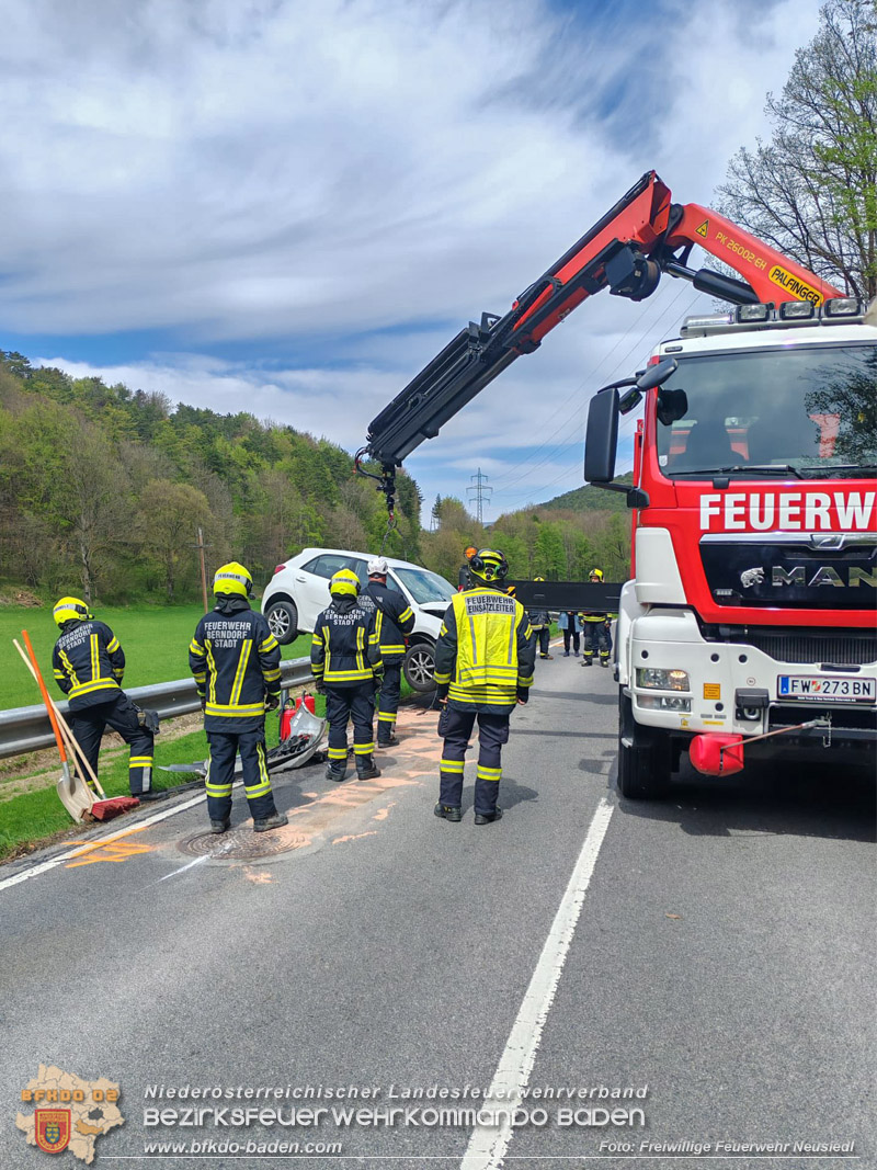 20260423_Frontalzusammensto� zweier PKW auf der L4020 zwischen Neusiedl und Hernstein Foto: FF Neusiedl