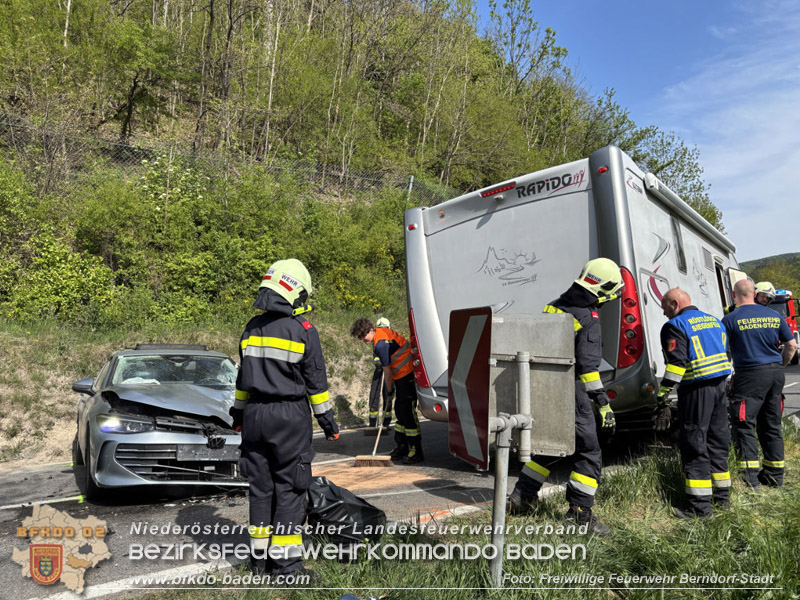 20260428_Schwerer Verkehrsunfall fordert drei Verletzte auf der B210 im Helenental  Foto: FF Baden-Stadt