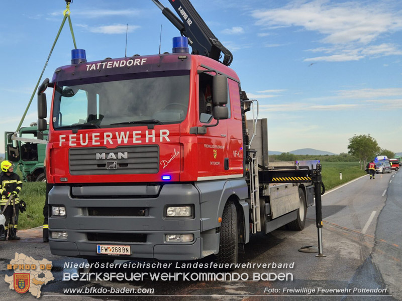 20260505_Verkehrsunfall mit drei Fahrzeugen auf der L157 bei Tattendorf  Foto: FF Pottendorf