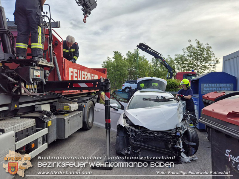 20260505_Verkehrsunfall mit drei Fahrzeugen auf der L157 bei Tattendorf  Foto: FF Pottendorf