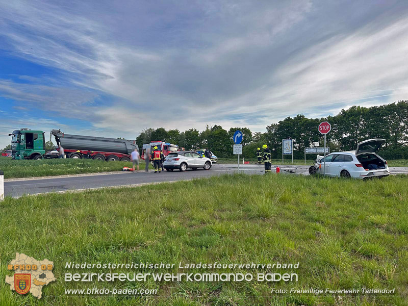 20260505_Verkehrsunfall mit drei Fahrzeugen auf der L157 bei Tattendorf  Foto: Hubert Dachauer/FF Tattendorf