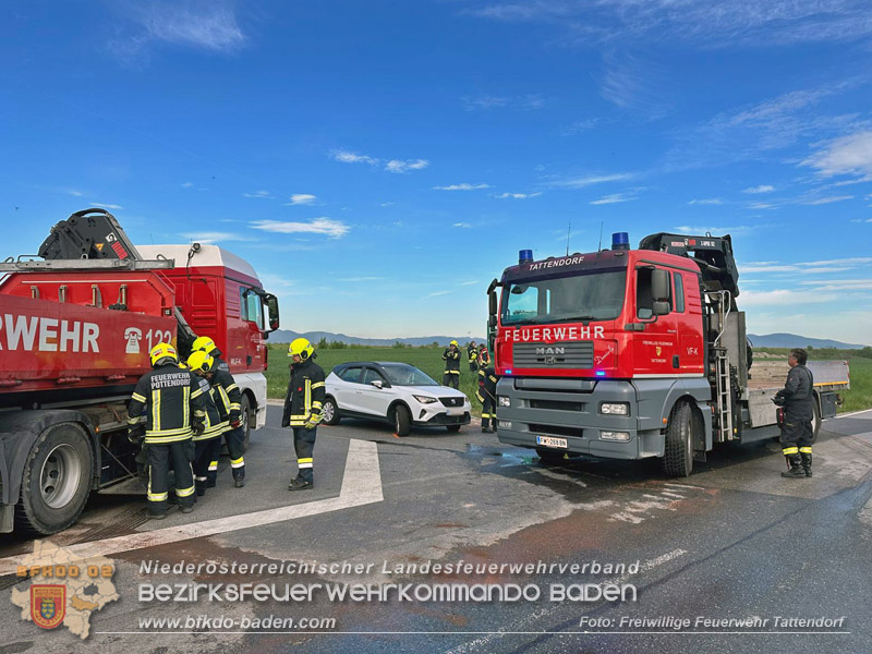 20260505_Verkehrsunfall mit drei Fahrzeugen auf der L157 bei Tattendorf  Foto: Hubert Dachauer/FF Tattendorf