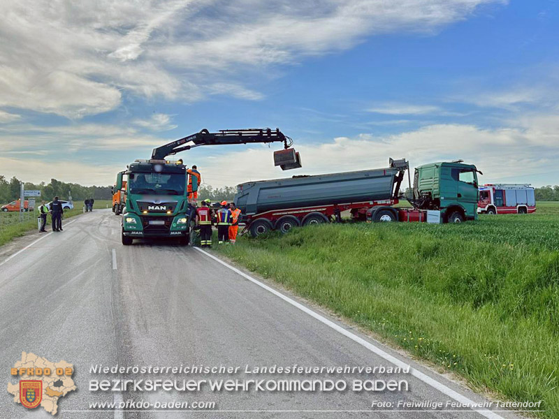 20260505_Verkehrsunfall mit drei Fahrzeugen auf der L157 bei Tattendorf  Foto: Hubert Dachauer/FF Tattendorf
