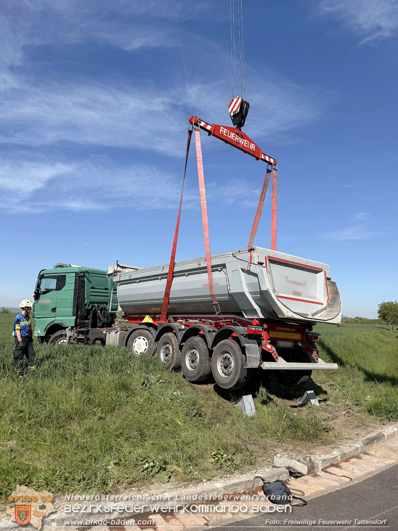 20260505_Verkehrsunfall mit drei Fahrzeugen auf der L157 bei Tattendorf Foto: Rene�Hofmann / FF Tattendorf