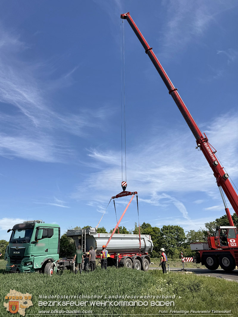 20260505_Verkehrsunfall mit drei Fahrzeugen auf der L157 bei Tattendorf Foto: Rene�Hofmann / FF Tattendorf