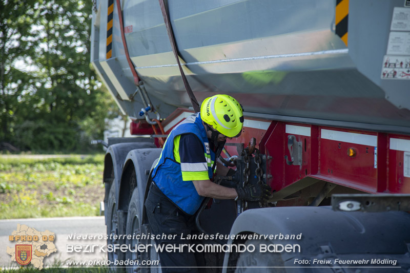 20260505_Verkehrsunfall mit drei Fahrzeugen auf der L157 bei Tattendorf Foto: FF M�dling