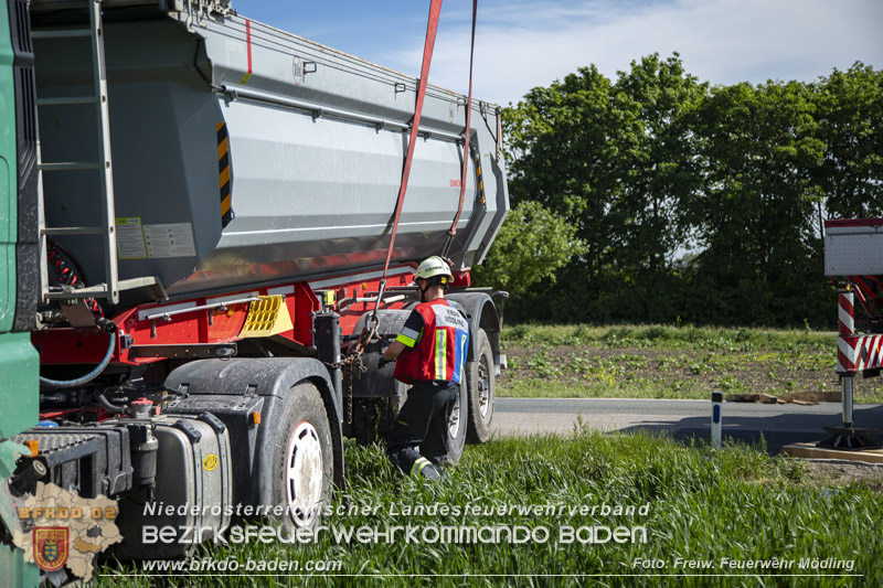 20260505_Verkehrsunfall mit drei Fahrzeugen auf der L157 bei Tattendorf Foto: FF M�dling