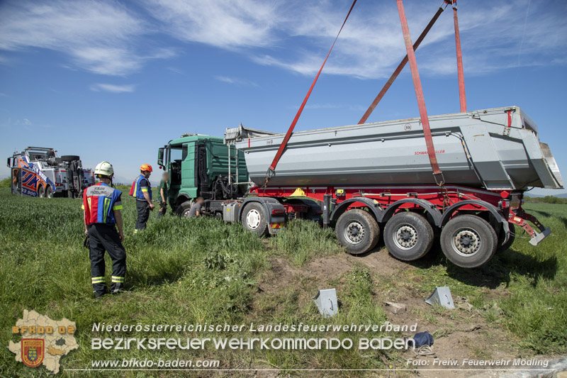 20260505_Verkehrsunfall mit drei Fahrzeugen auf der L157 bei Tattendorf Foto: FF M�dling