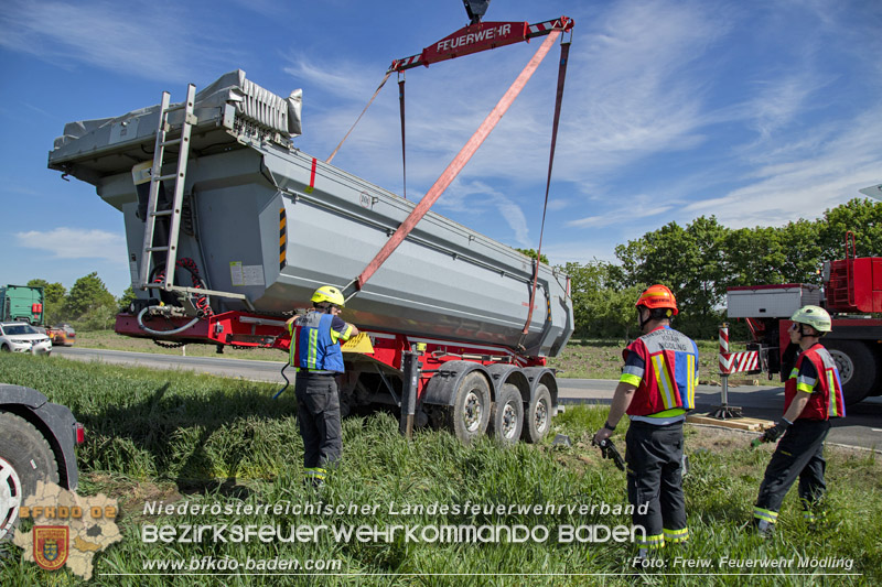 20260505_Verkehrsunfall mit drei Fahrzeugen auf der L157 bei Tattendorf Foto: FF M�dling