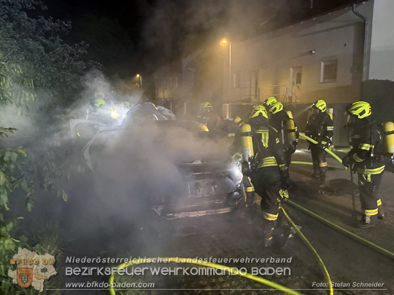 20260512_Geparktes Elektrofahrzeug f�ngt pl�tzlich in Oeynhausen Feuer Foto: Stefan Schneider BFKDO BADEN