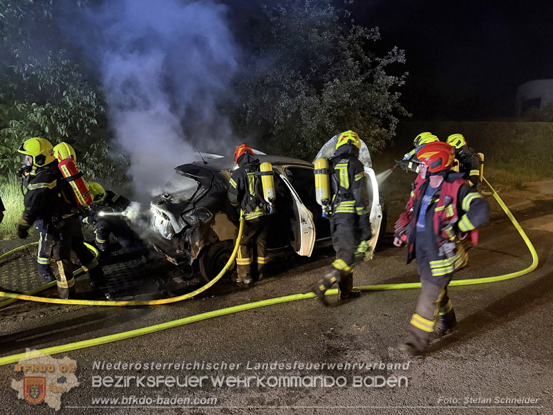 20260512_Geparktes Elektrofahrzeug f�ngt pl�tzlich in Oeynhausen Feuer Foto: Stefan Schneider BFKDO BADEN