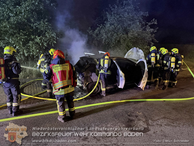 20260512_Geparktes Elektrofahrzeug f�ngt pl�tzlich in Oeynhausen Feuer Foto: Stefan Schneider BFKDO BADEN