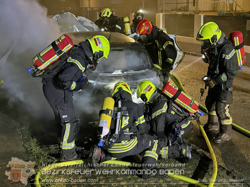 20260512_Geparktes Elektrofahrzeug f�ngt pl�tzlich in Oeynhausen Feuer Foto: Stefan Schneider BFKDO BADEN