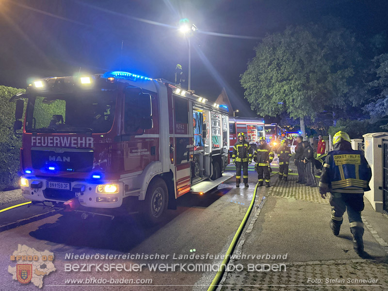 20260512_Geparktes Elektrofahrzeug f�ngt pl�tzlich in Oeynhausen Feuer Foto: Stefan Schneider BFKDO BADEN