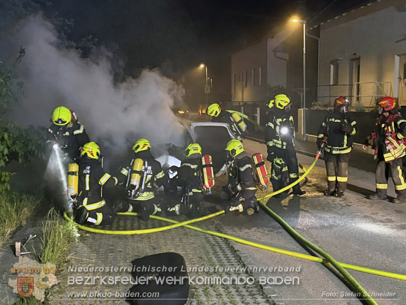 20260512_Geparktes Elektrofahrzeug f�ngt pl�tzlich in Oeynhausen Feuer Foto: Stefan Schneider BFKDO BADEN
