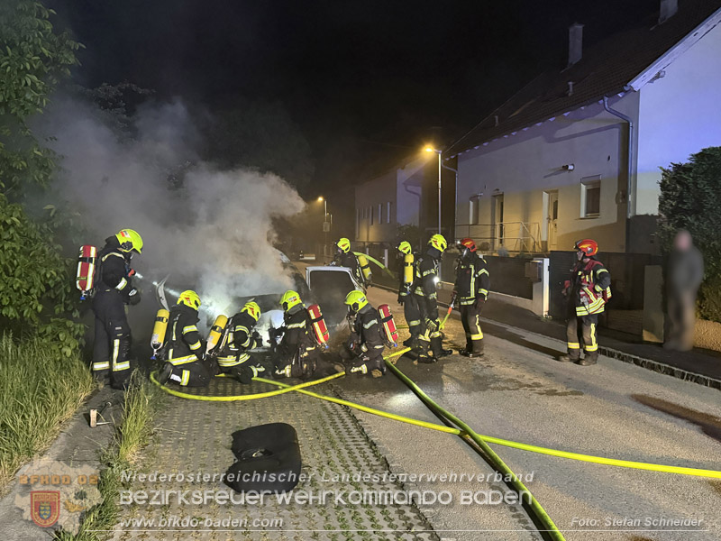 20260512_Geparktes Elektrofahrzeug f�ngt pl�tzlich in Oeynhausen Feuer Foto: Stefan Schneider BFKDO BADEN