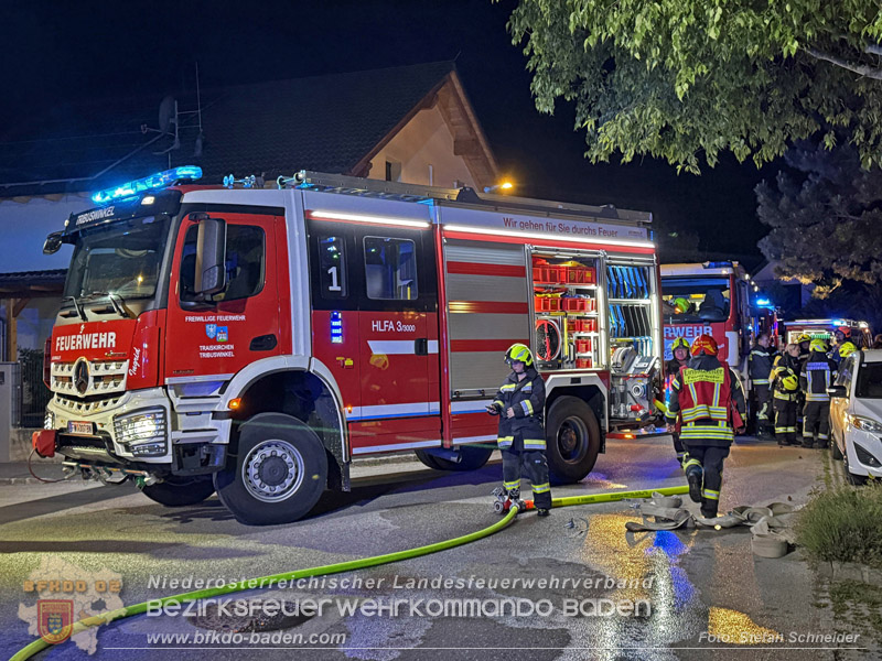 20260512_Geparktes Elektrofahrzeug f�ngt pl�tzlich in Oeynhausen Feuer Foto: Stefan Schneider BFKDO BADEN