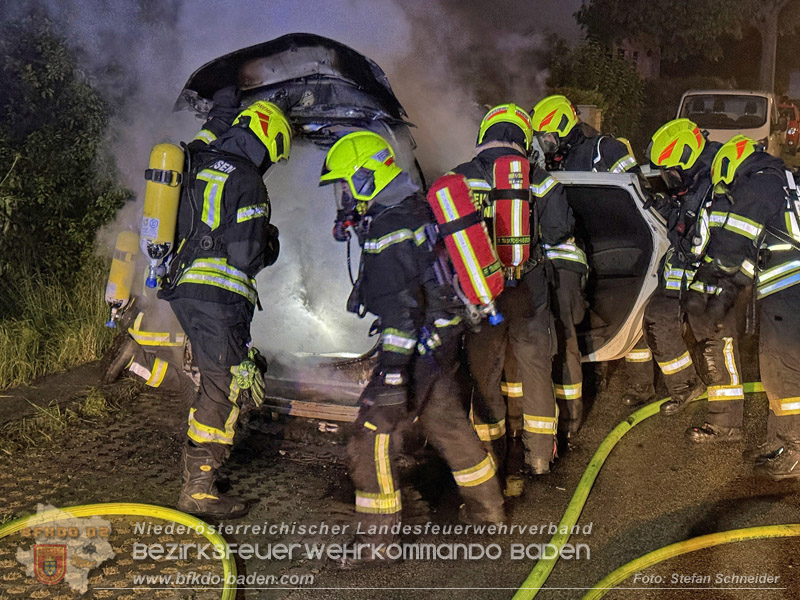 20260512_Geparktes Elektrofahrzeug f�ngt pl�tzlich in Oeynhausen Feuer Foto: Stefan Schneider BFKDO BADEN