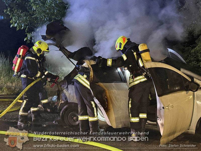 20260512_Geparktes Elektrofahrzeug f�ngt pl�tzlich in Oeynhausen Feuer Foto: Stefan Schneider BFKDO BADEN