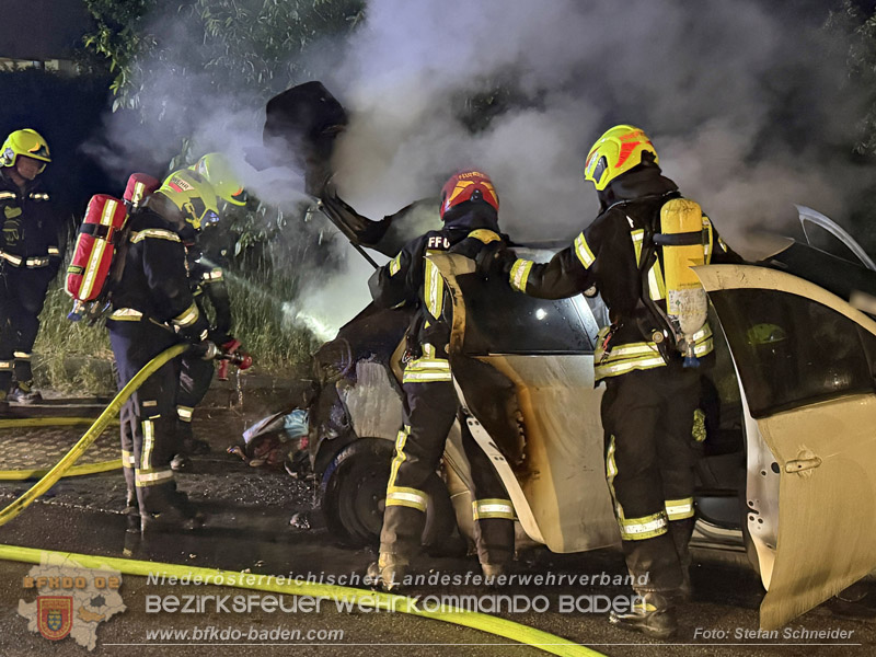 20260512_Geparktes Elektrofahrzeug f�ngt pl�tzlich in Oeynhausen Feuer Foto: Stefan Schneider BFKDO BADEN