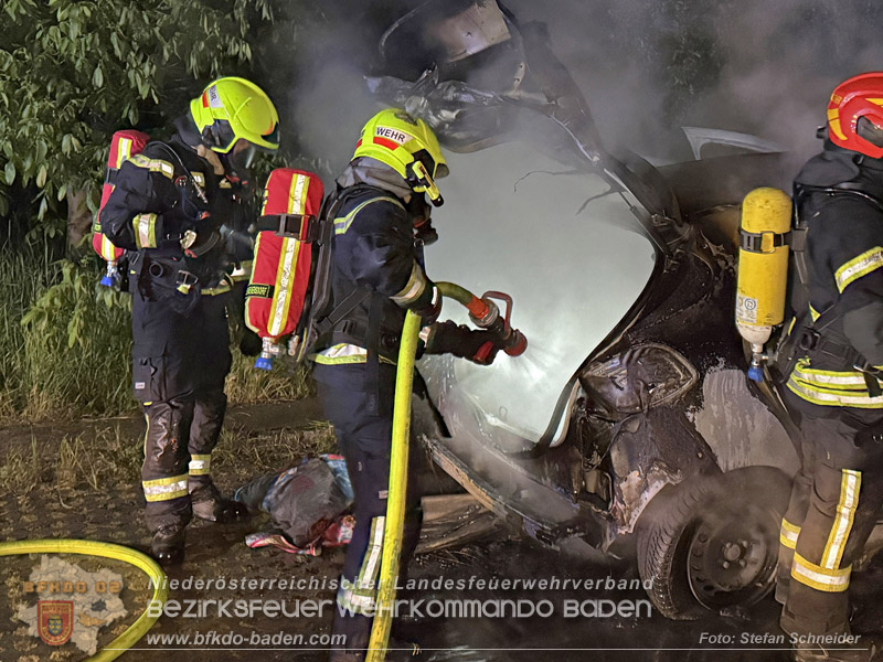 20260512_Geparktes Elektrofahrzeug f�ngt pl�tzlich in Oeynhausen Feuer Foto: Stefan Schneider BFKDO BADEN