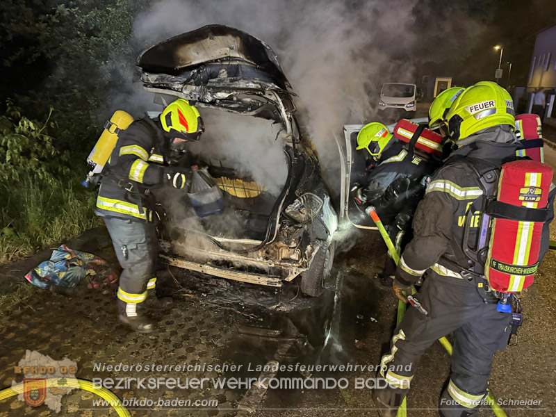 20260512_Geparktes Elektrofahrzeug f�ngt pl�tzlich in Oeynhausen Feuer Foto: Stefan Schneider BFKDO BADEN