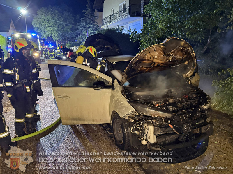 20260512_Geparktes Elektrofahrzeug f�ngt pl�tzlich in Oeynhausen Feuer Foto: Stefan Schneider BFKDO BADEN