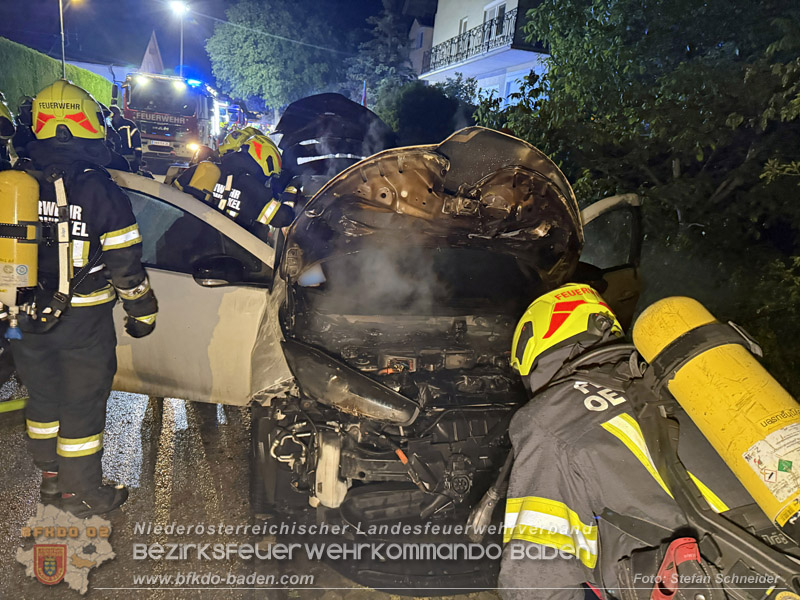20260512_Geparktes Elektrofahrzeug f�ngt pl�tzlich in Oeynhausen Feuer Foto: Stefan Schneider BFKDO BADEN