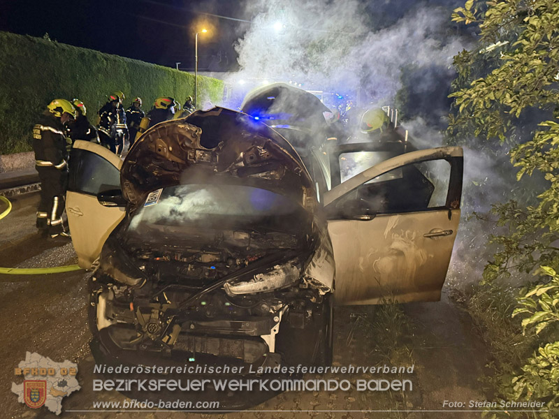 20260512_Geparktes Elektrofahrzeug f�ngt pl�tzlich in Oeynhausen Feuer Foto: Stefan Schneider BFKDO BADEN
