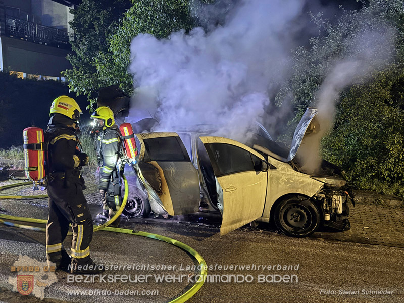 20260512_Geparktes Elektrofahrzeug f�ngt pl�tzlich in Oeynhausen Feuer Foto: Stefan Schneider BFKDO BADEN
