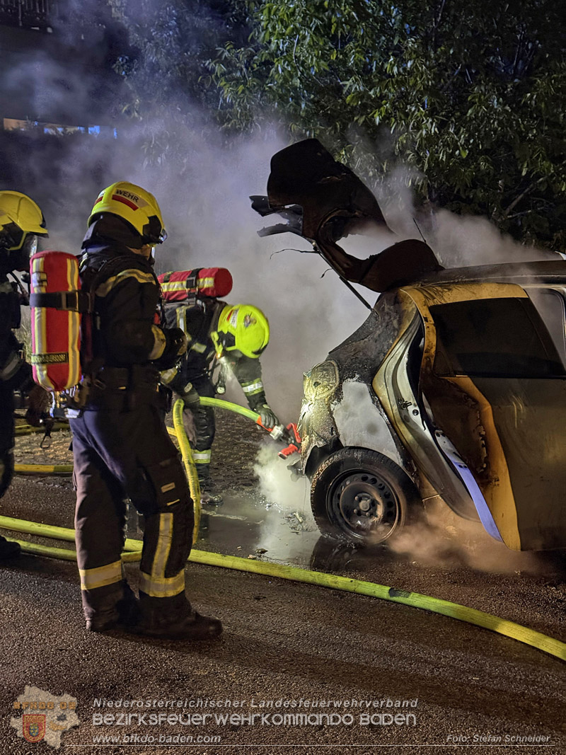 20260512_Geparktes Elektrofahrzeug f�ngt pl�tzlich in Oeynhausen Feuer Foto: Stefan Schneider BFKDO BADEN