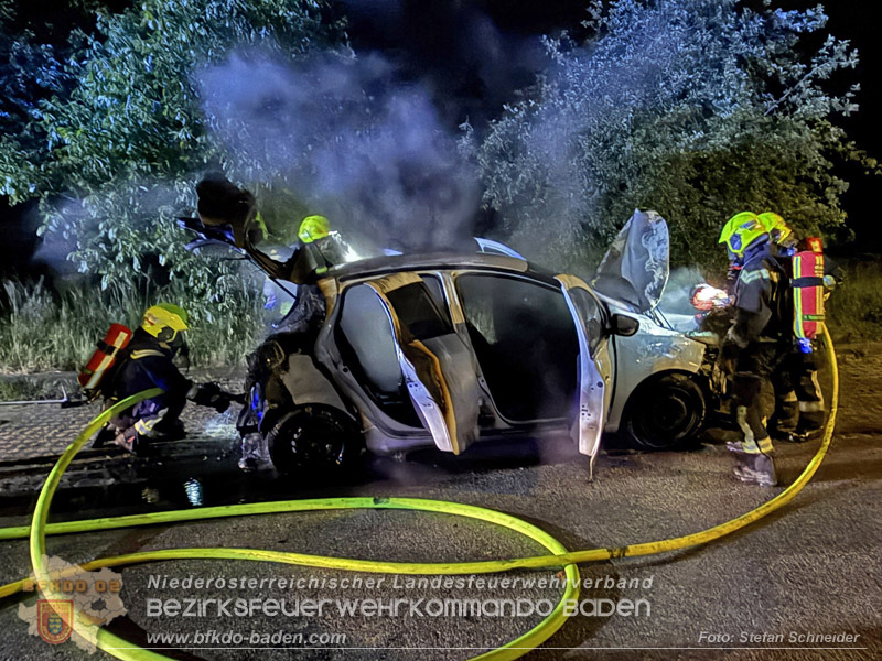 20260512_Geparktes Elektrofahrzeug f�ngt pl�tzlich in Oeynhausen Feuer Foto: Stefan Schneider BFKDO BADEN