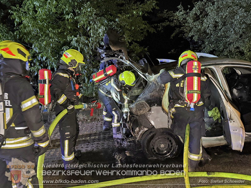 20260512_Geparktes Elektrofahrzeug f�ngt pl�tzlich in Oeynhausen Feuer Foto: Stefan Schneider BFKDO BADEN