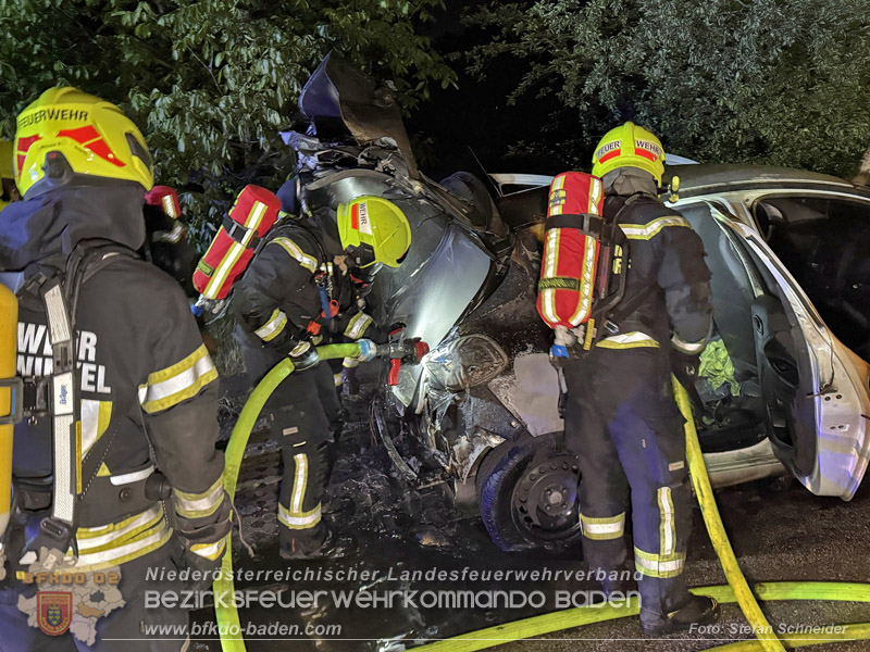 20260512_Geparktes Elektrofahrzeug f�ngt pl�tzlich in Oeynhausen Feuer Foto: Stefan Schneider BFKDO BADEN